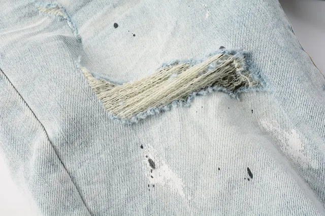Purple Brand shorts de denim distressed con salpicaduras de pintura y lavado ligero 6