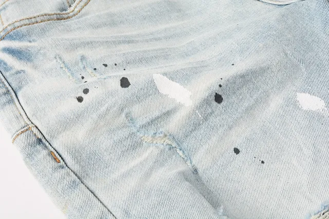 Purple Brand shorts de denim distressed con salpicaduras de pintura y lavado ligero 7