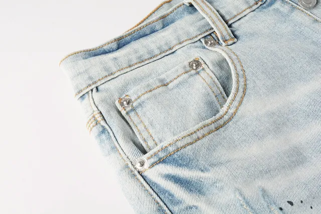 Purple Brand shorts de denim distressed con salpicaduras de pintura y lavado ligero 8