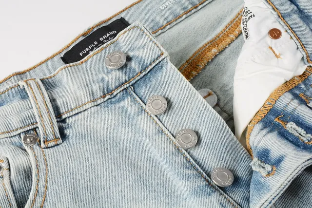 Purple Brand shorts de denim distressed con salpicaduras de pintura y lavado ligero 9