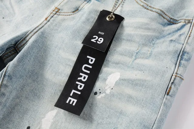 Purple Brand shorts de denim distressed con salpicaduras de pintura y lavado ligero 10