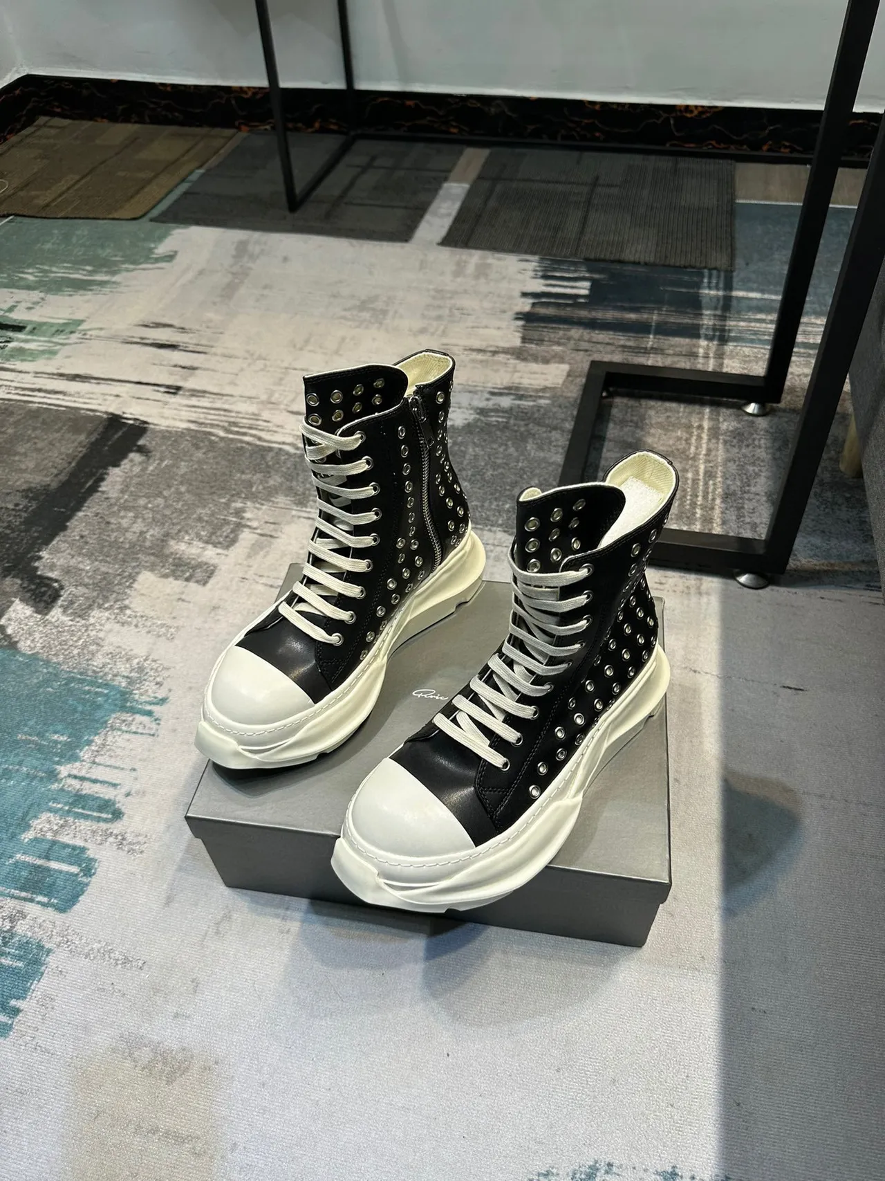 Rick Owens Botines de cheville en cuir clouté sculpté à plateforme noir blanc 3