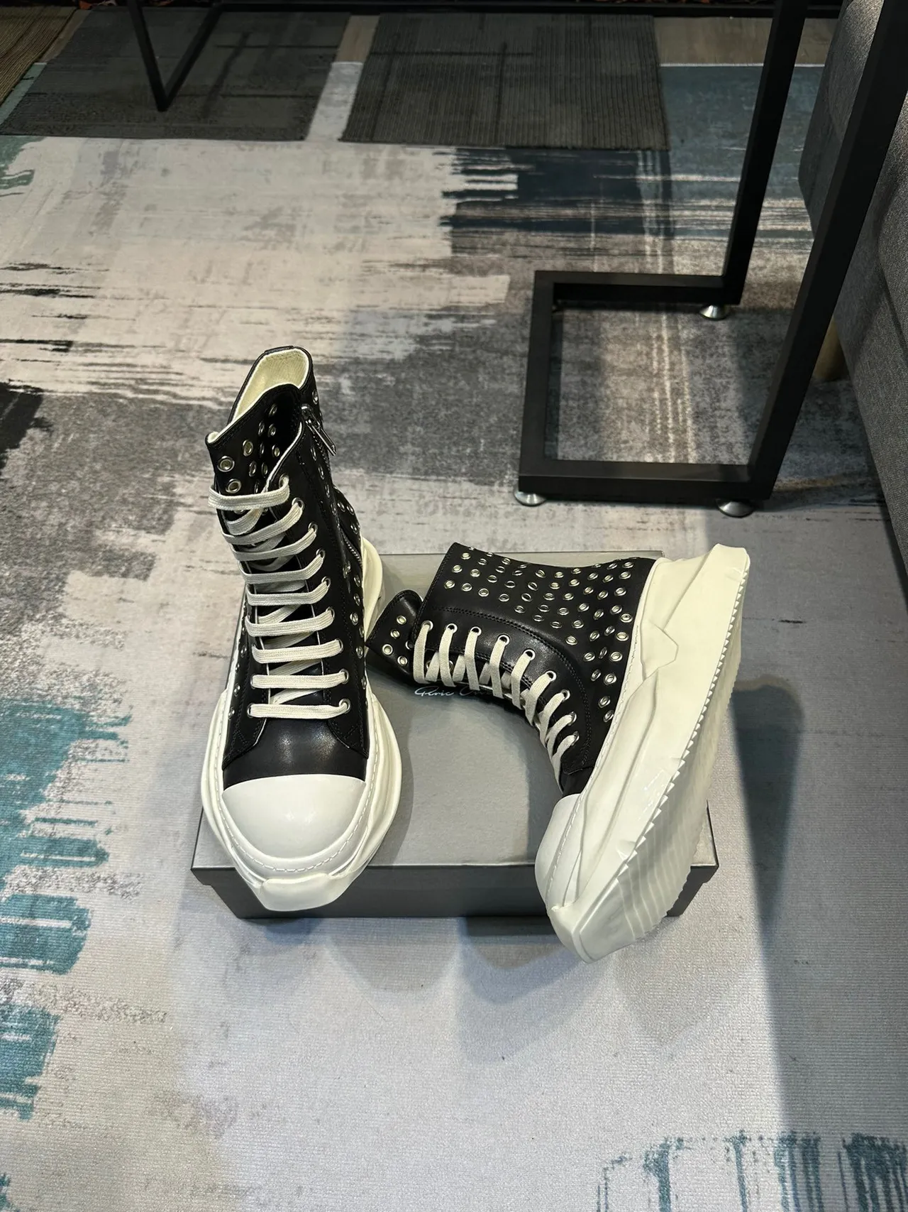 Rick Owens Botines de cheville en cuir clouté sculpté à plateforme noir blanc 5