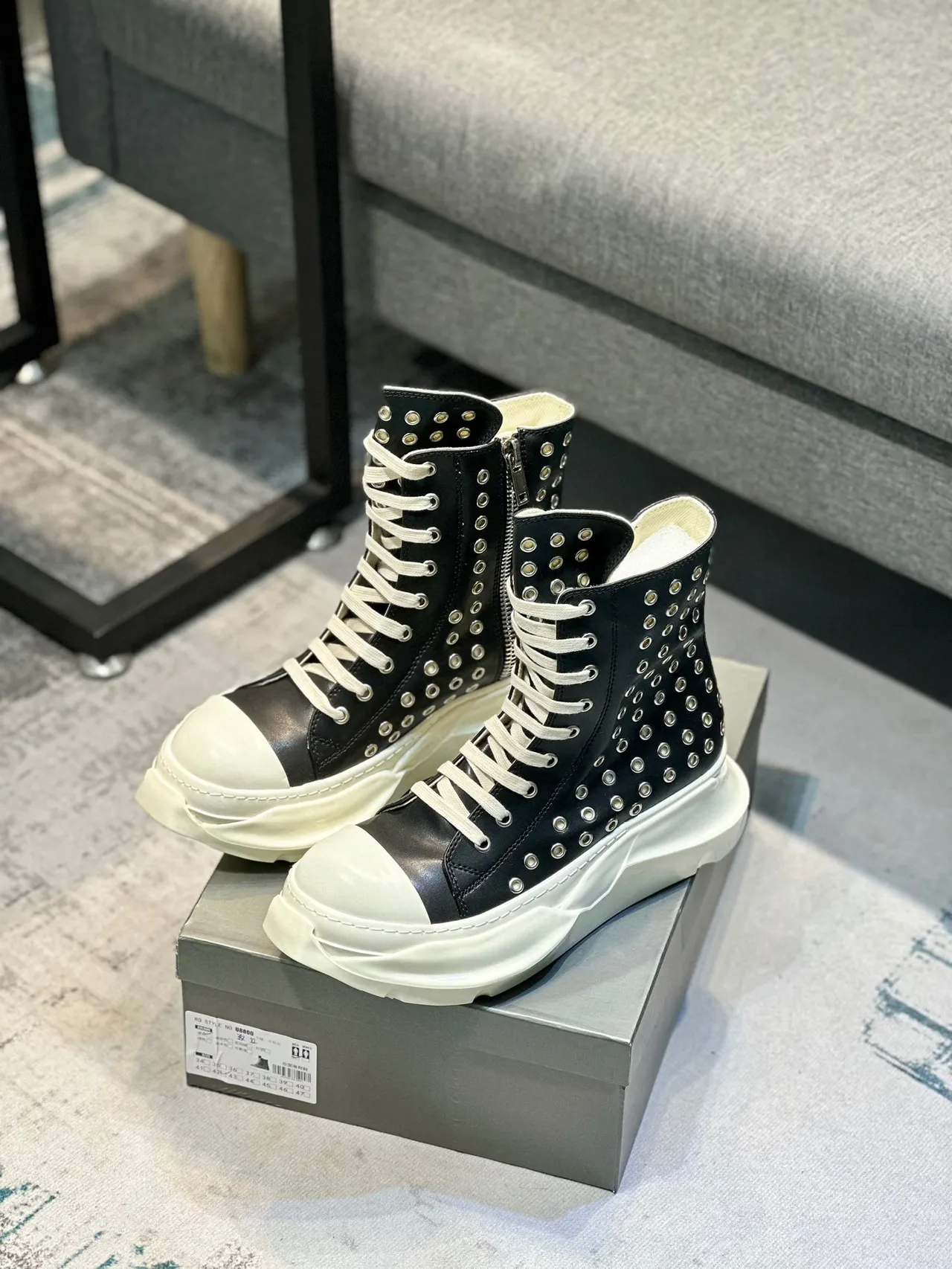 Rick Owens Botines de cheville en cuir clouté sculpté à plateforme noir blanc 7