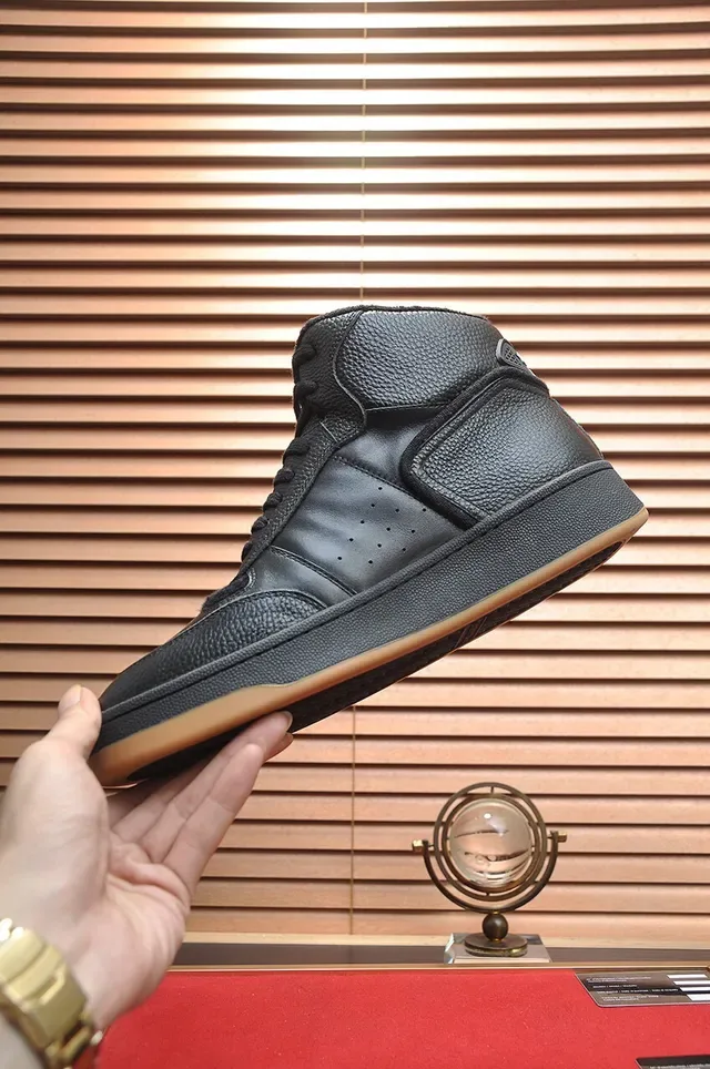 Saint Laurent Sneakers Lifestyle de Couro Texturizado Preto com Bico Alto 5