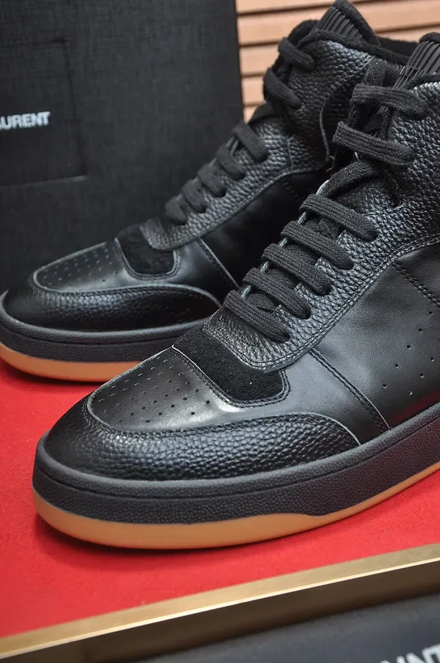 Saint Laurent Sneakers Lifestyle de Couro Texturizado Preto com Bico Alto 8
