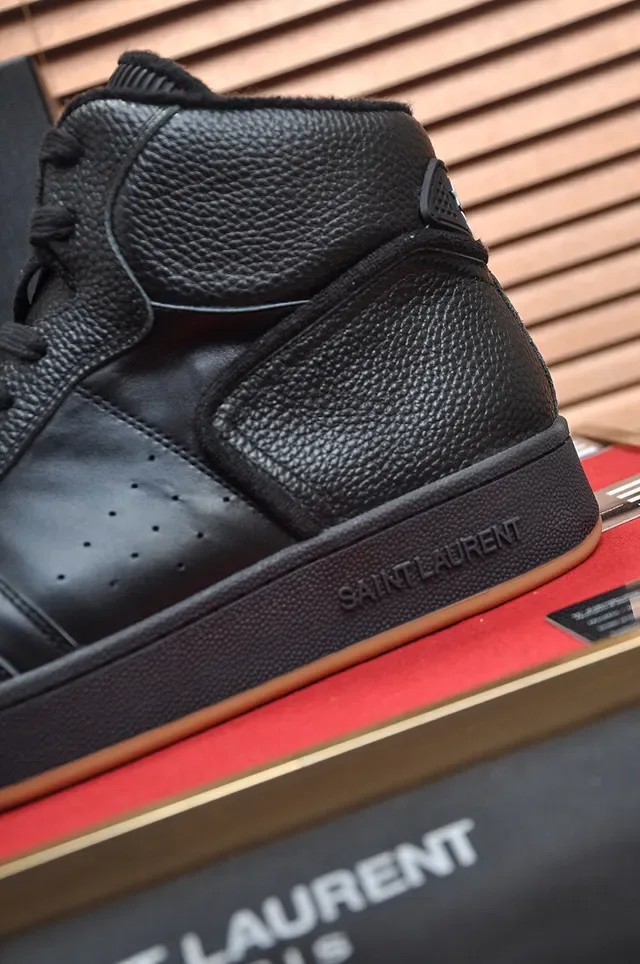 Saint Laurent Sneakers Lifestyle de Couro Texturizado Preto com Bico Alto 9