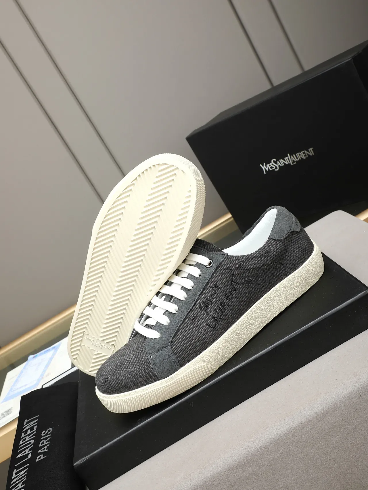 Saint Laurent رمادي أبيض قماش علوي مطرز شعار حذاء رياضي أسلوب حياة 4