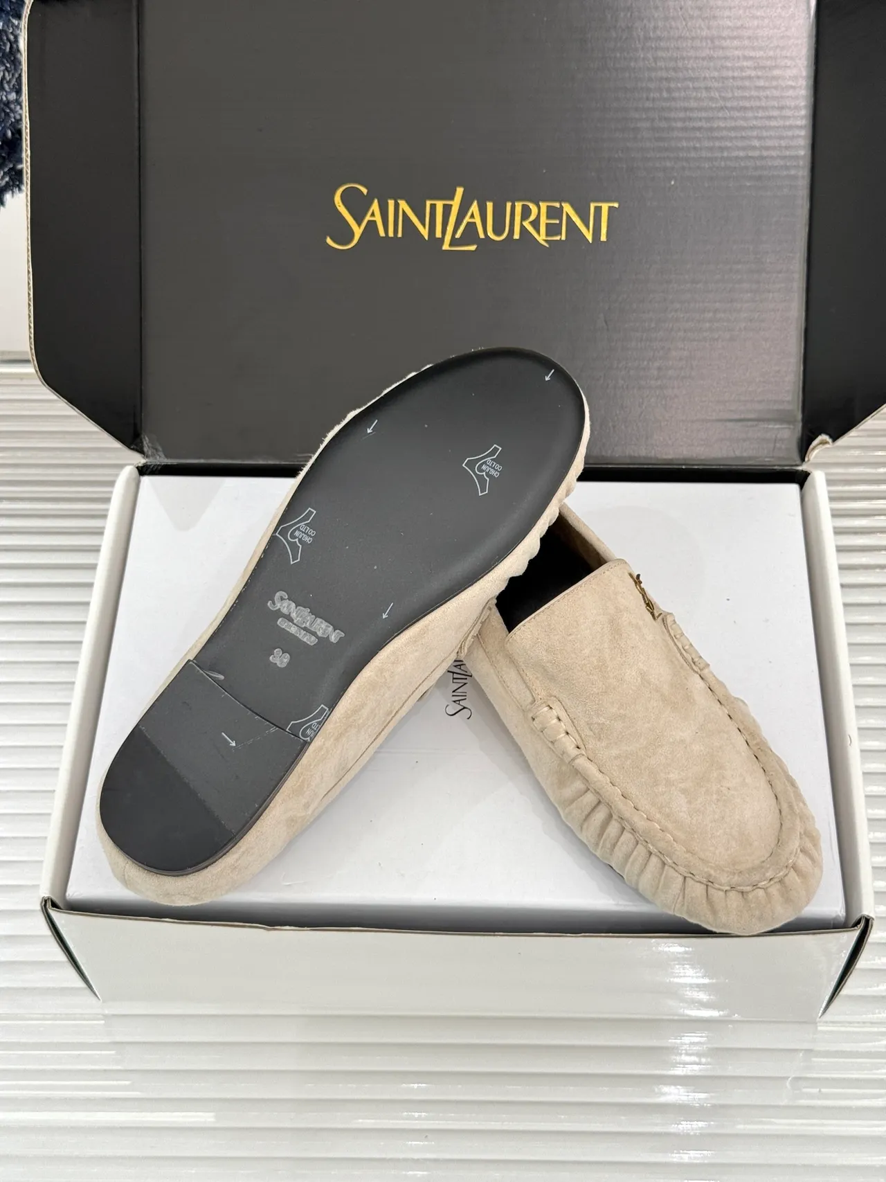 Saint Laurent Loulou بيج سويد لوفر 2