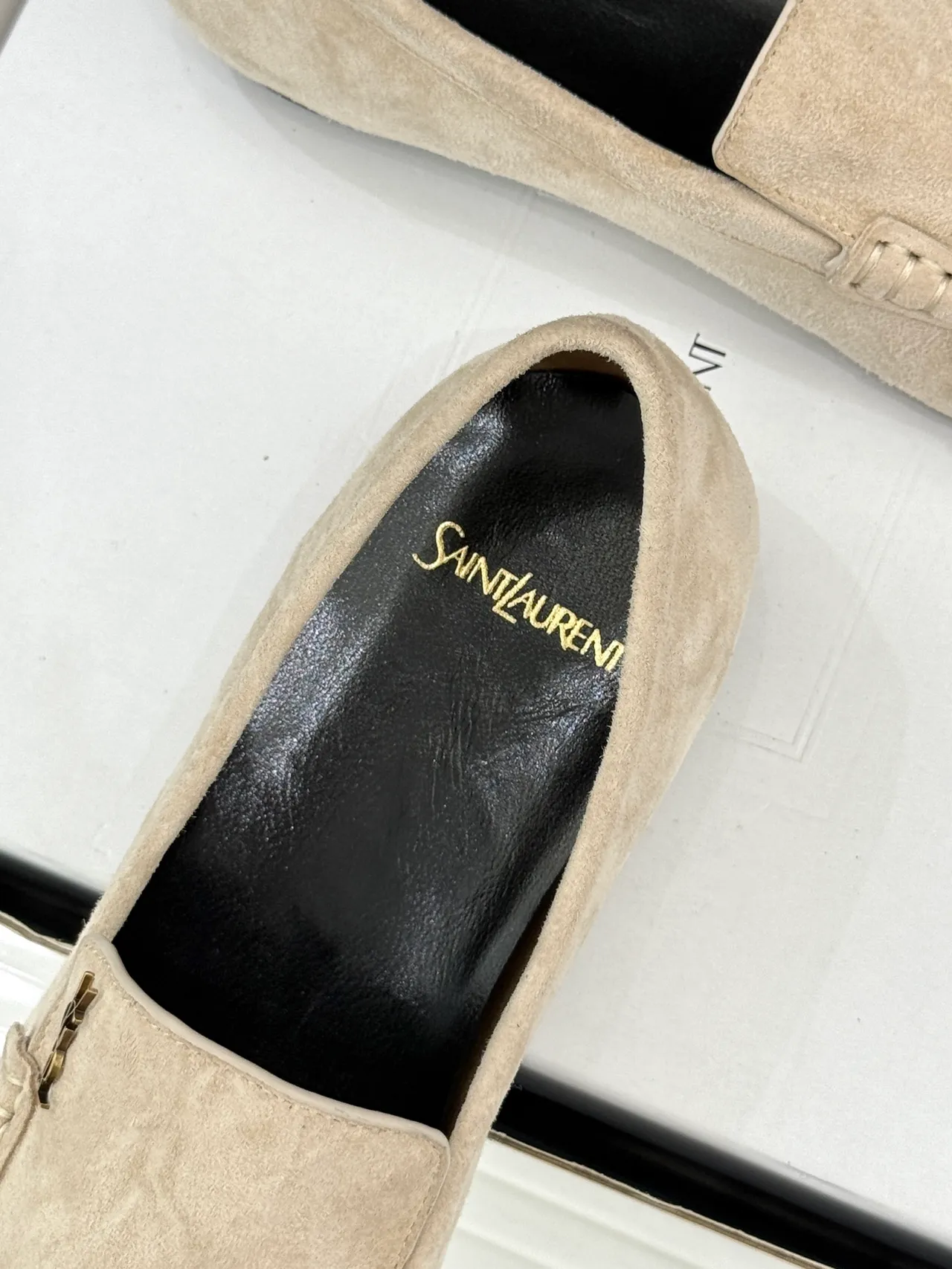 Saint Laurent Loulou بيج سويد لوفر 3