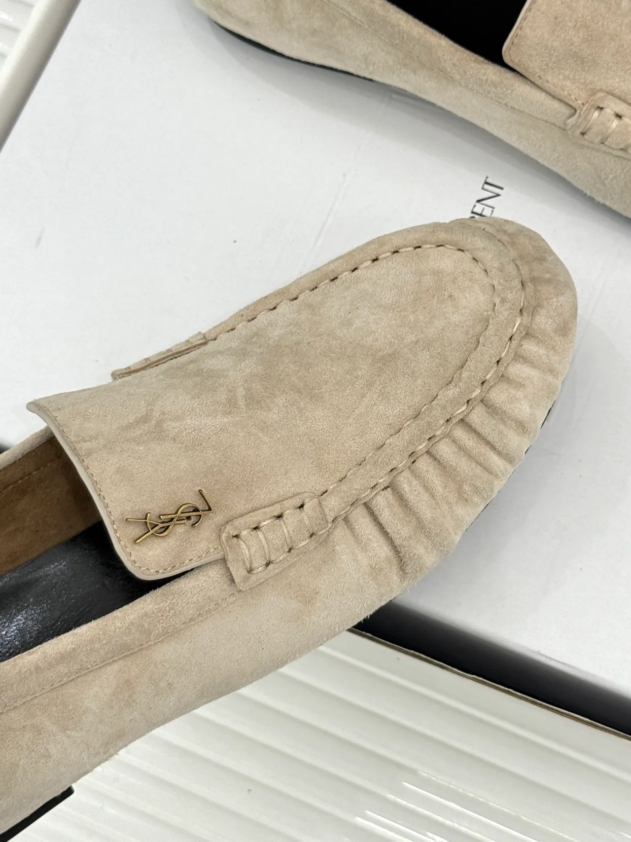 Saint Laurent Loulou بيج سويد لوفر 4