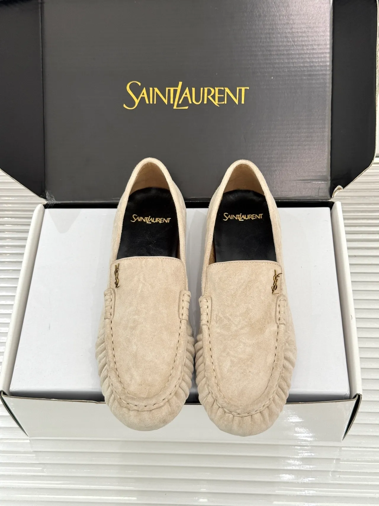 Saint Laurent Loulou بيج سويد لوفر 5