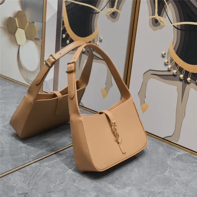 Saint Laurent Loulou Croc-Embossed Preto bolsa hobo 15
