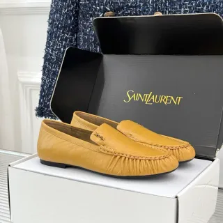 Saint Laurent Loulou मस्टर्ड येलो रुच्ड लेदर लोअफर