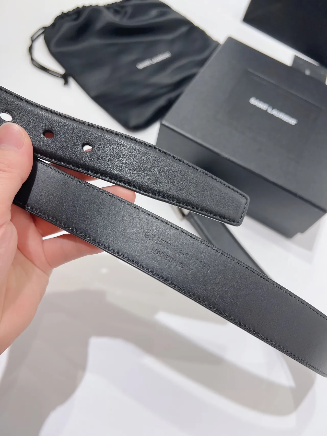 Saint Laurent Monogram Belt काली चमड़े की बेल्ट 3