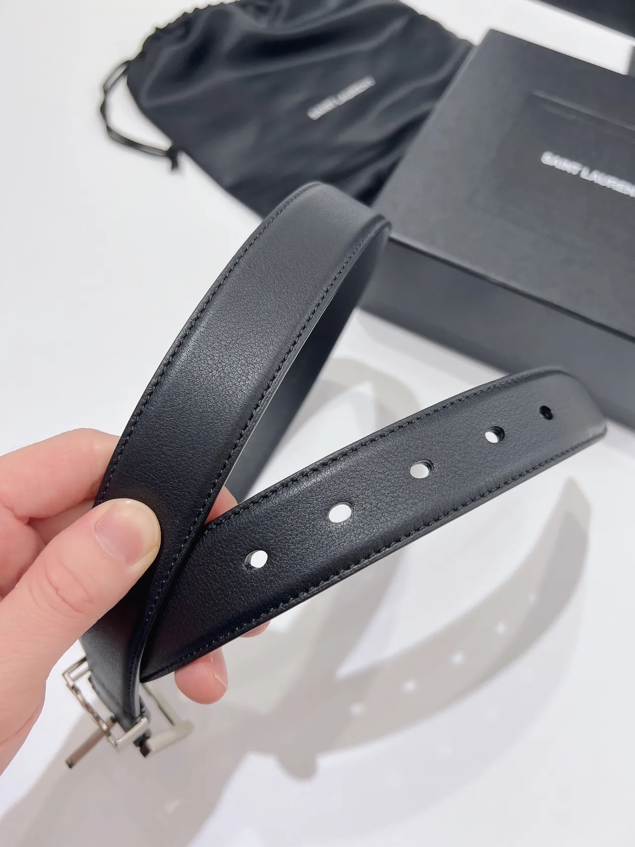 Saint Laurent Monogram Belt काली चमड़े की बेल्ट 4
