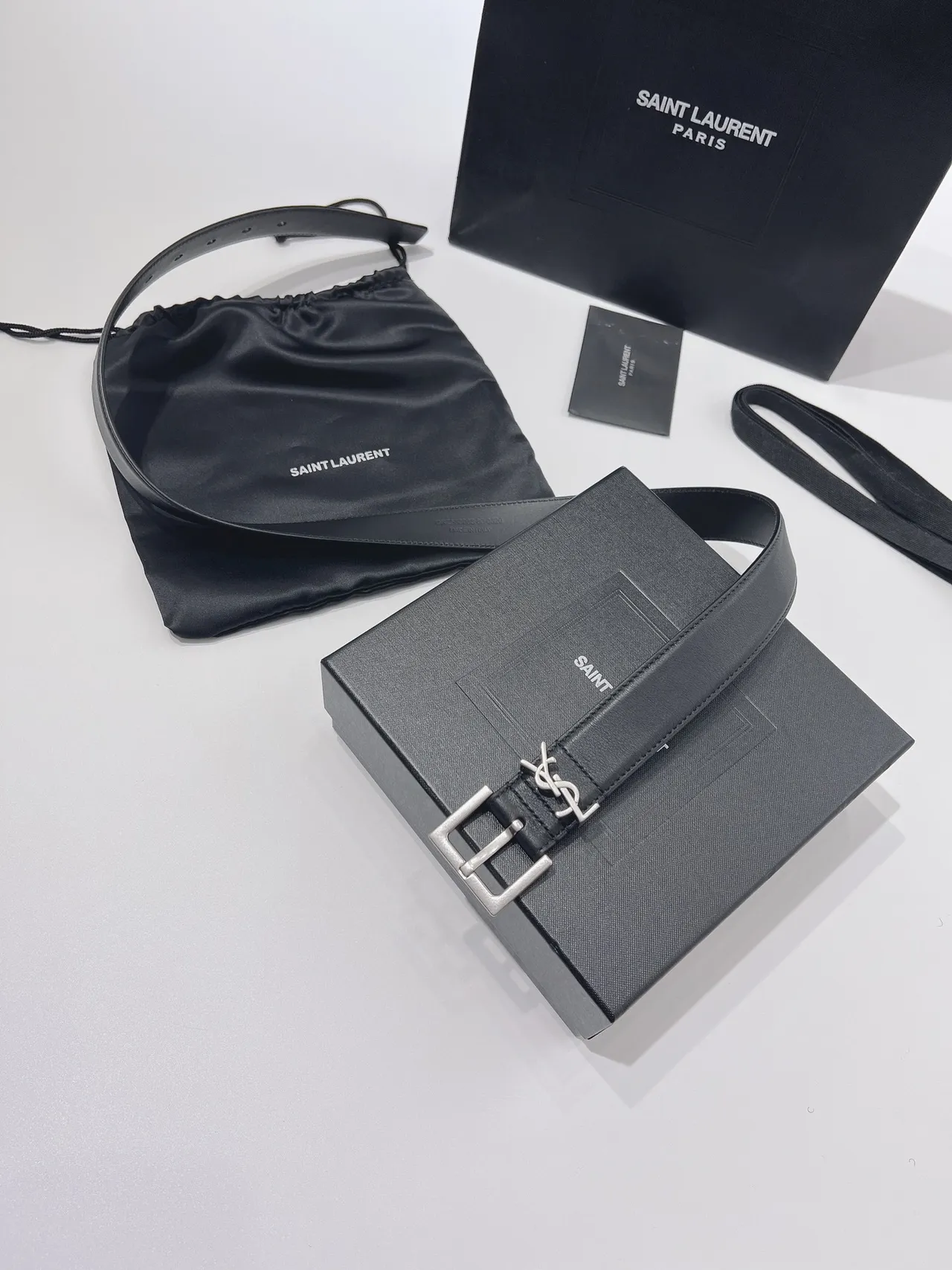 Saint Laurent Monogram Belt काली चमड़े की बेल्ट 7