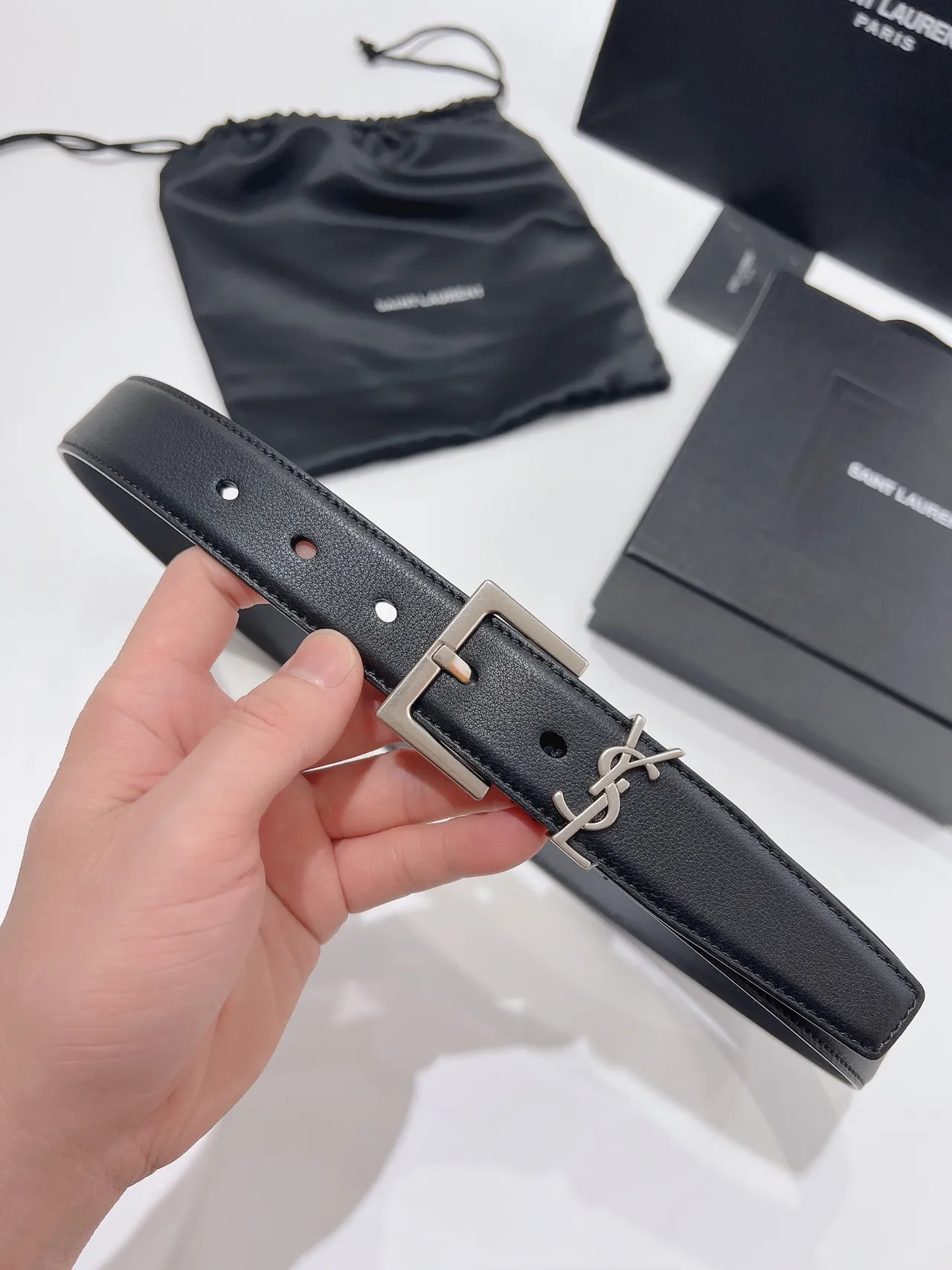 Saint Laurent Monogram Belt काली चमड़े की बेल्ट 8