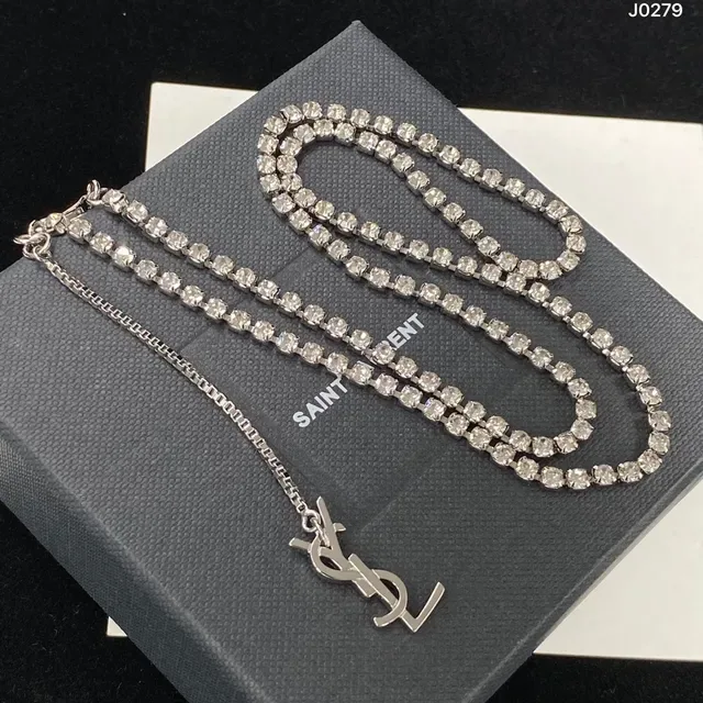 Saint Laurent Monogram Pavé Chain রূপালী স্বচ্ছ ক্রিস্টাল YSL পেন্ডেন্ট নেকলেস 9