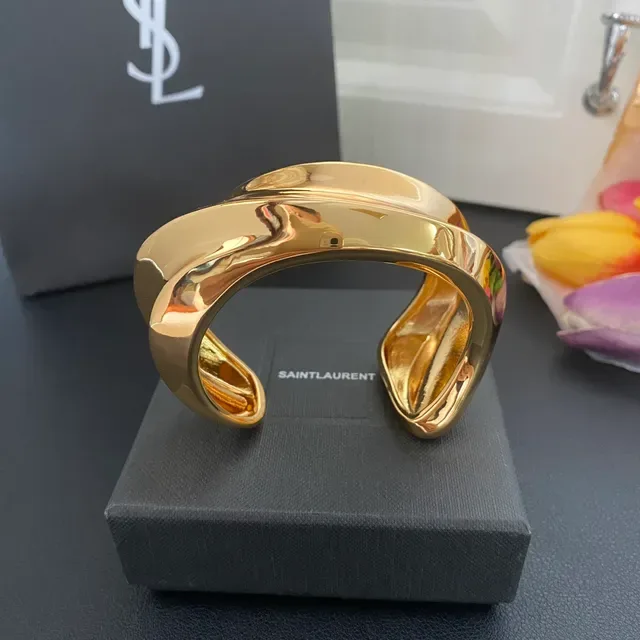 Saint Laurent 雕塑式双环 抛光金 开放式手镯 6