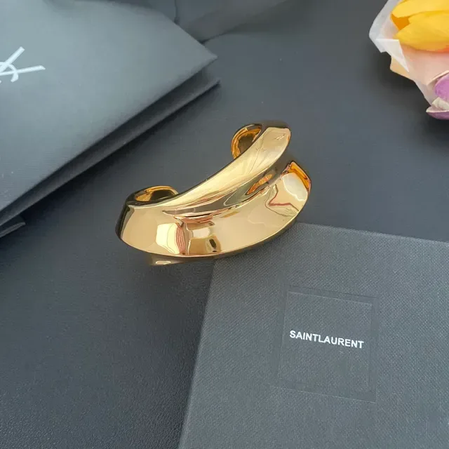 Saint Laurent 雕塑式双环 抛光金 开放式手镯 8