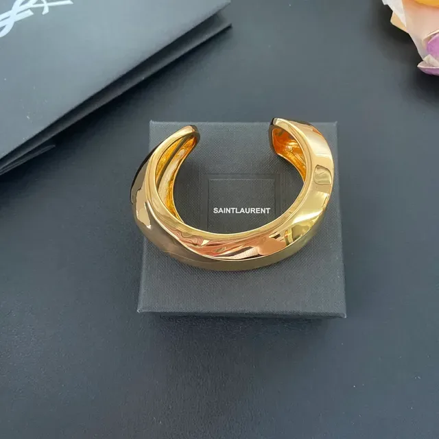 Saint Laurent 雕塑式双环 抛光金 开放式手镯 9