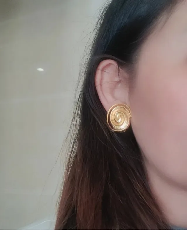 Saint Laurent Spiral Gold Clip-On Earrings 3