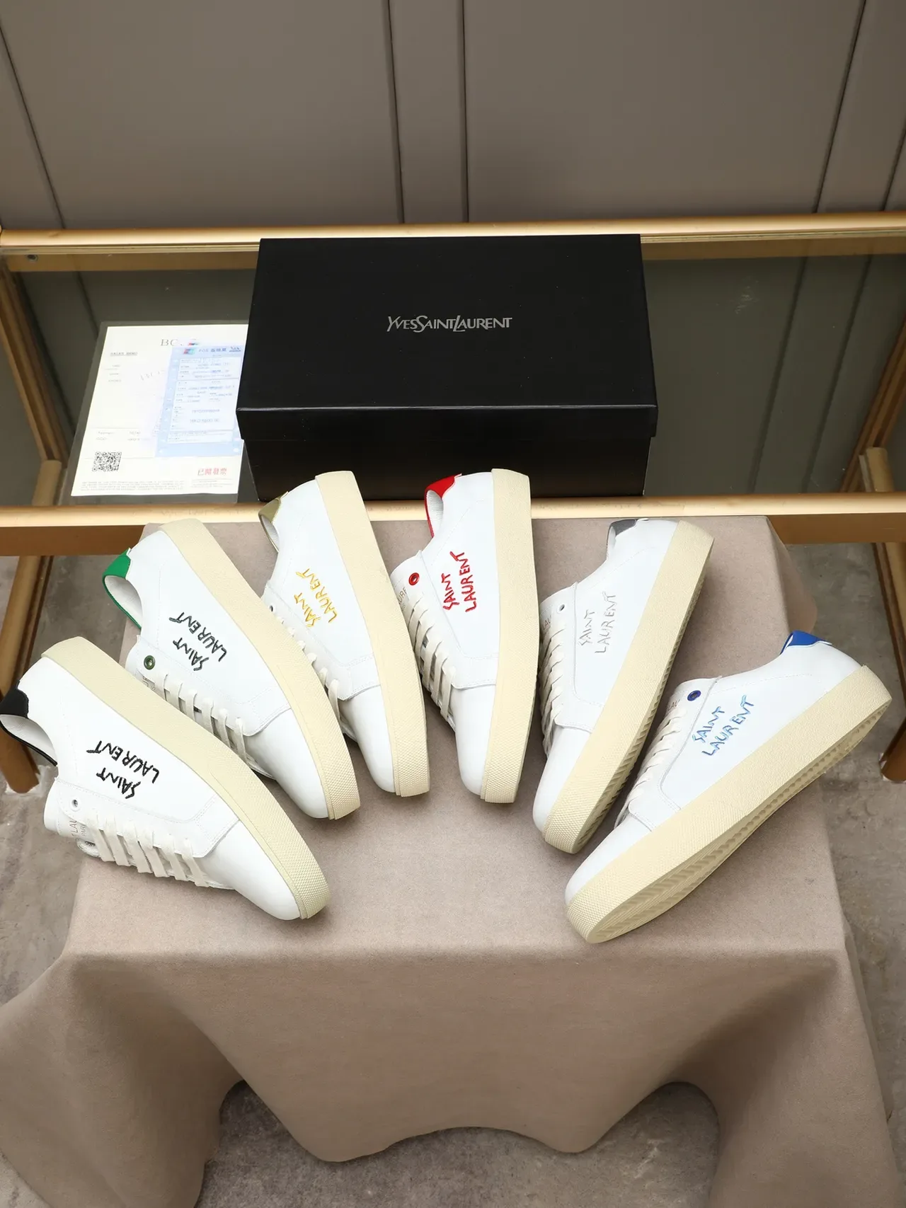Saint Laurent Tênis Lifestyle Branco Preto Couro Superior Logo Bordado 2