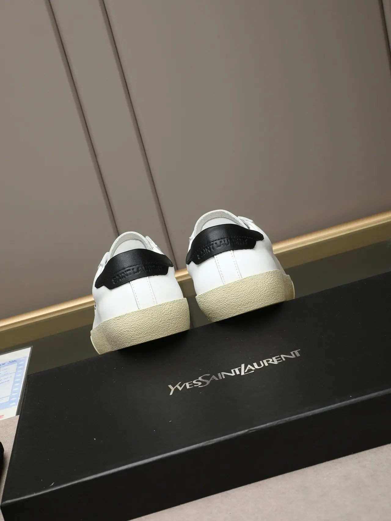 Saint Laurent Tênis Lifestyle Branco Preto Couro Superior Logo Bordado 4