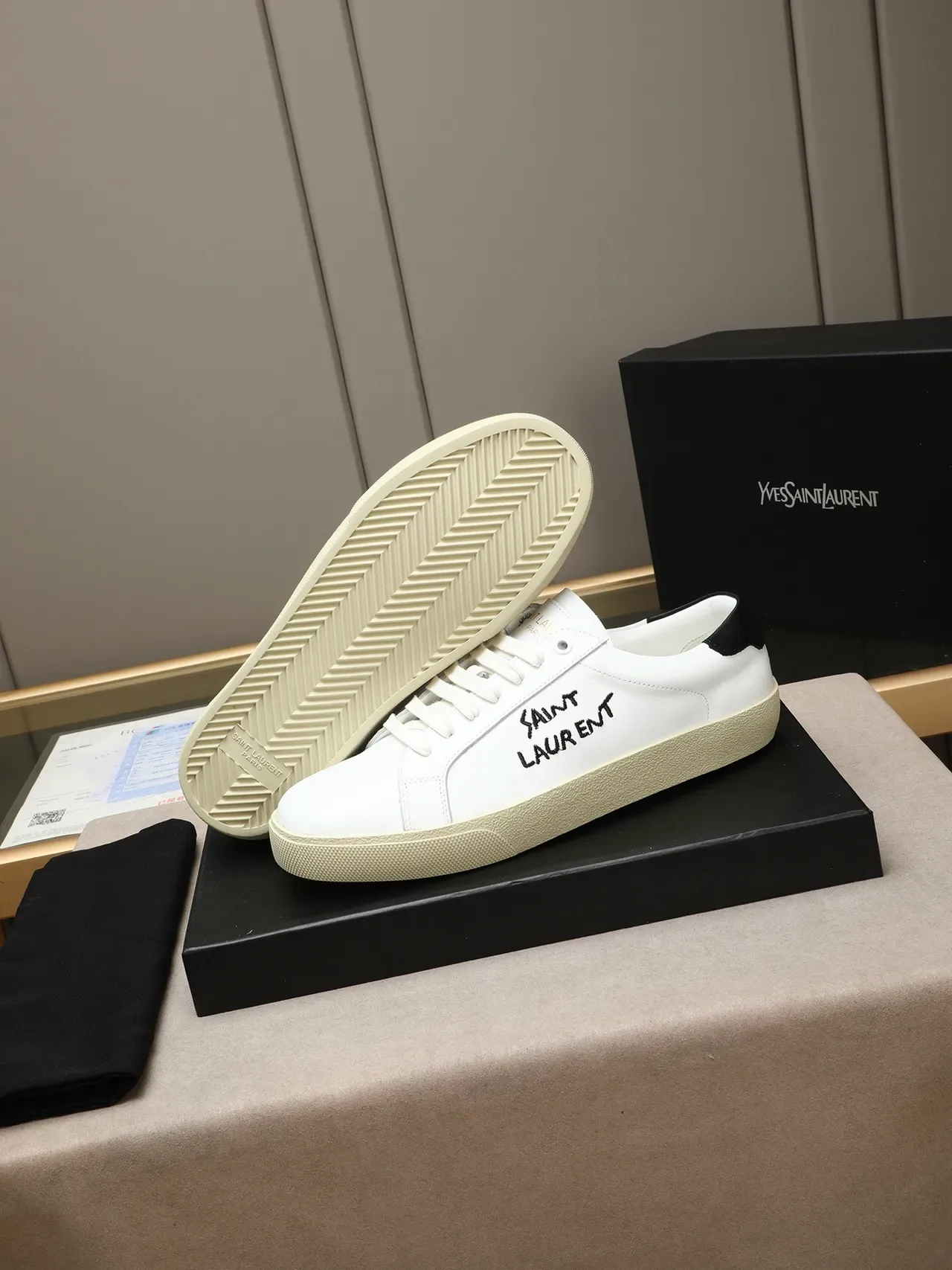 Saint Laurent Tênis Lifestyle Branco Preto Couro Superior Logo Bordado 5