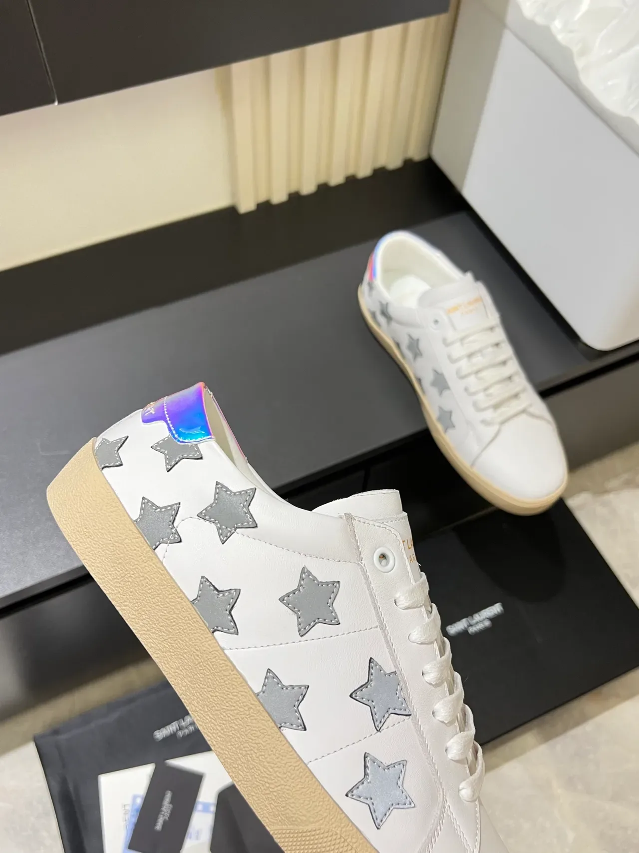 Saint Laurent 白银 皮革鞋面 星形贴花 生活方式运动鞋 3