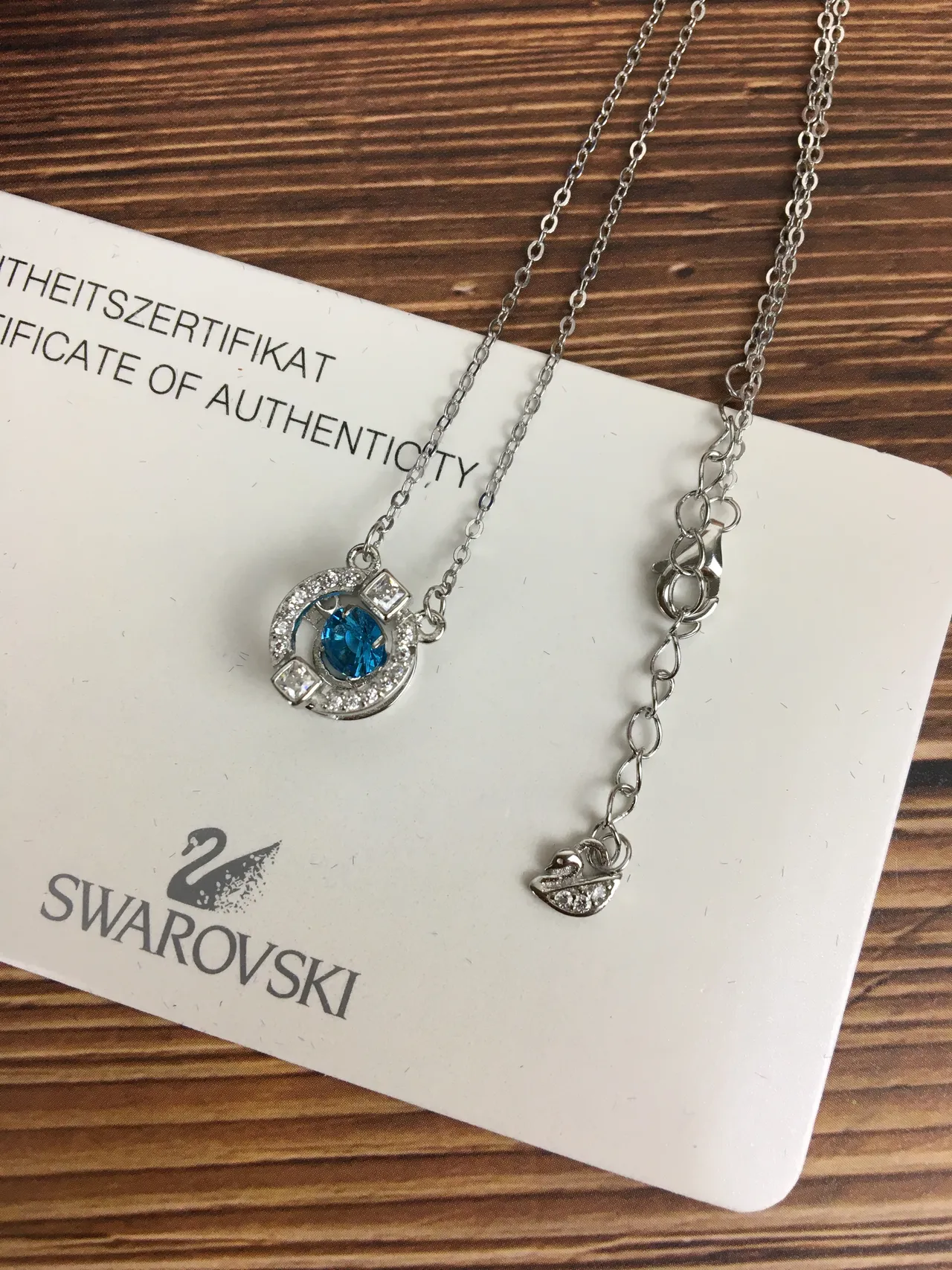 Swarovski Collier pendentif cristal bleu rond avec halo 3