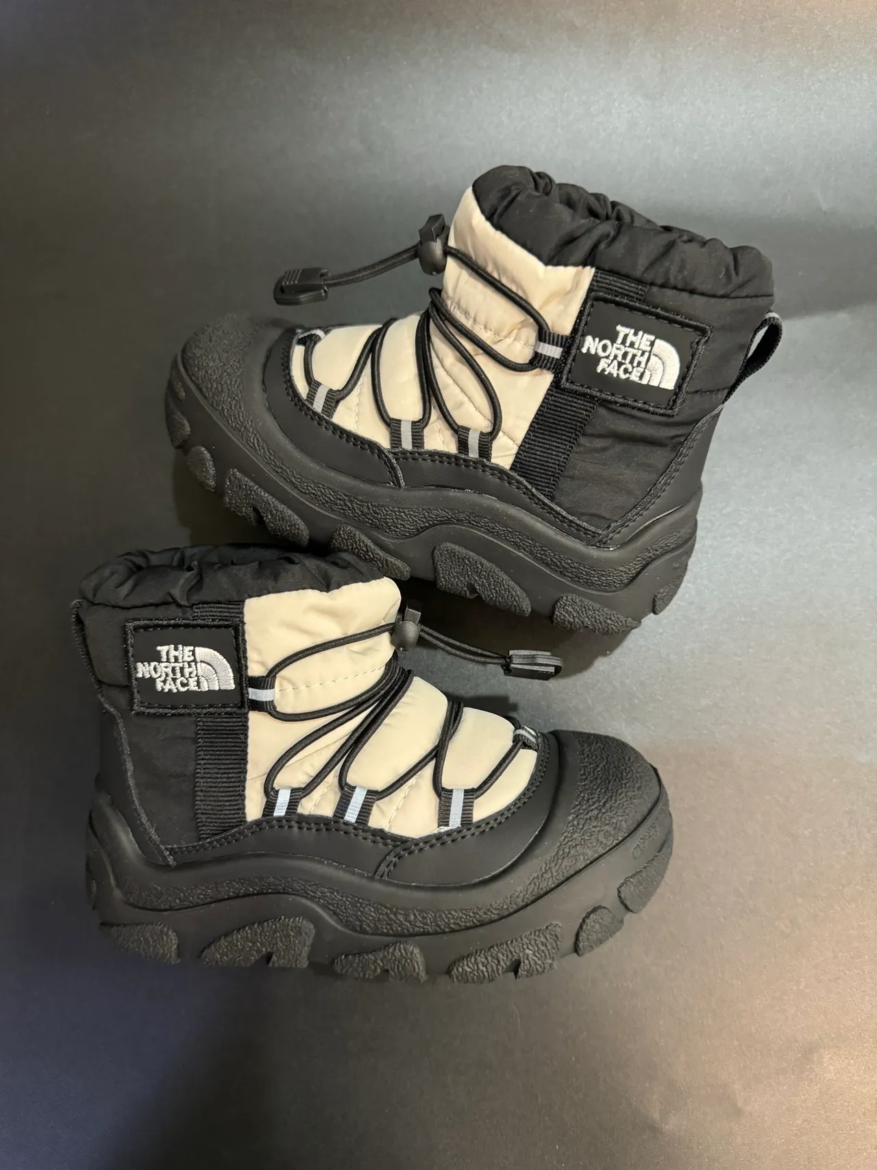 The North Face Negro Blanco Aislado High-Top Sistema de Lacing Bungee Botas de Nieve 22