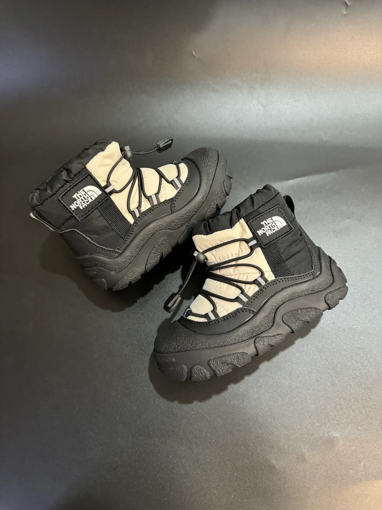 The North Face Negro Blanco Aislado High-Top Sistema de Lacing Bungee Botas de Nieve 23
