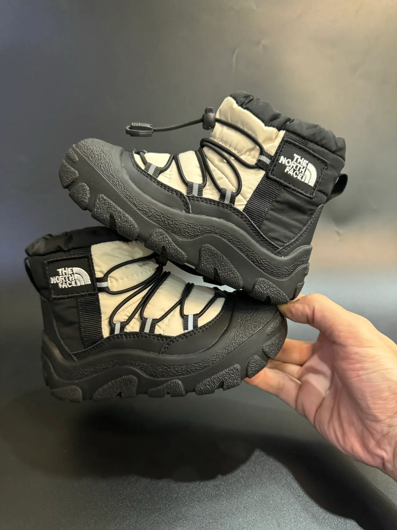 The North Face Negro Blanco Aislado High-Top Sistema de Lacing Bungee Botas de Nieve 24