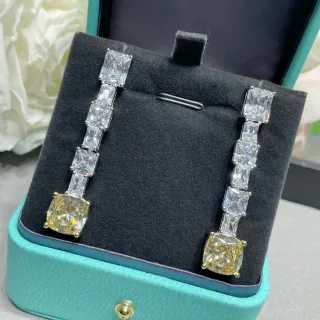 Tiffany & Co. नीली सोना रैखिक कैस्केड कुशन-कट टर्मिनल स्टोन कान की मढ़ी
