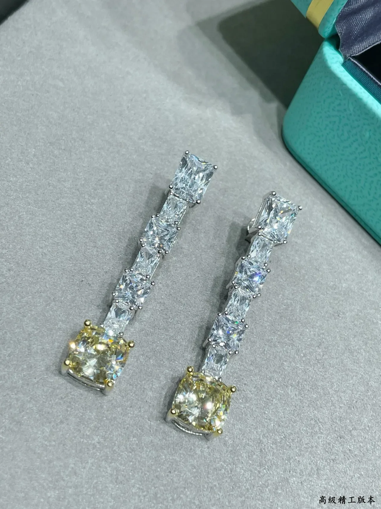 Tiffany & Co. 蓝金线性级联枕形切割终端宝石耳环 4