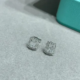Tiffany & Co. इमरल्ड-कट हेलो स्टड ईयररिंग्स