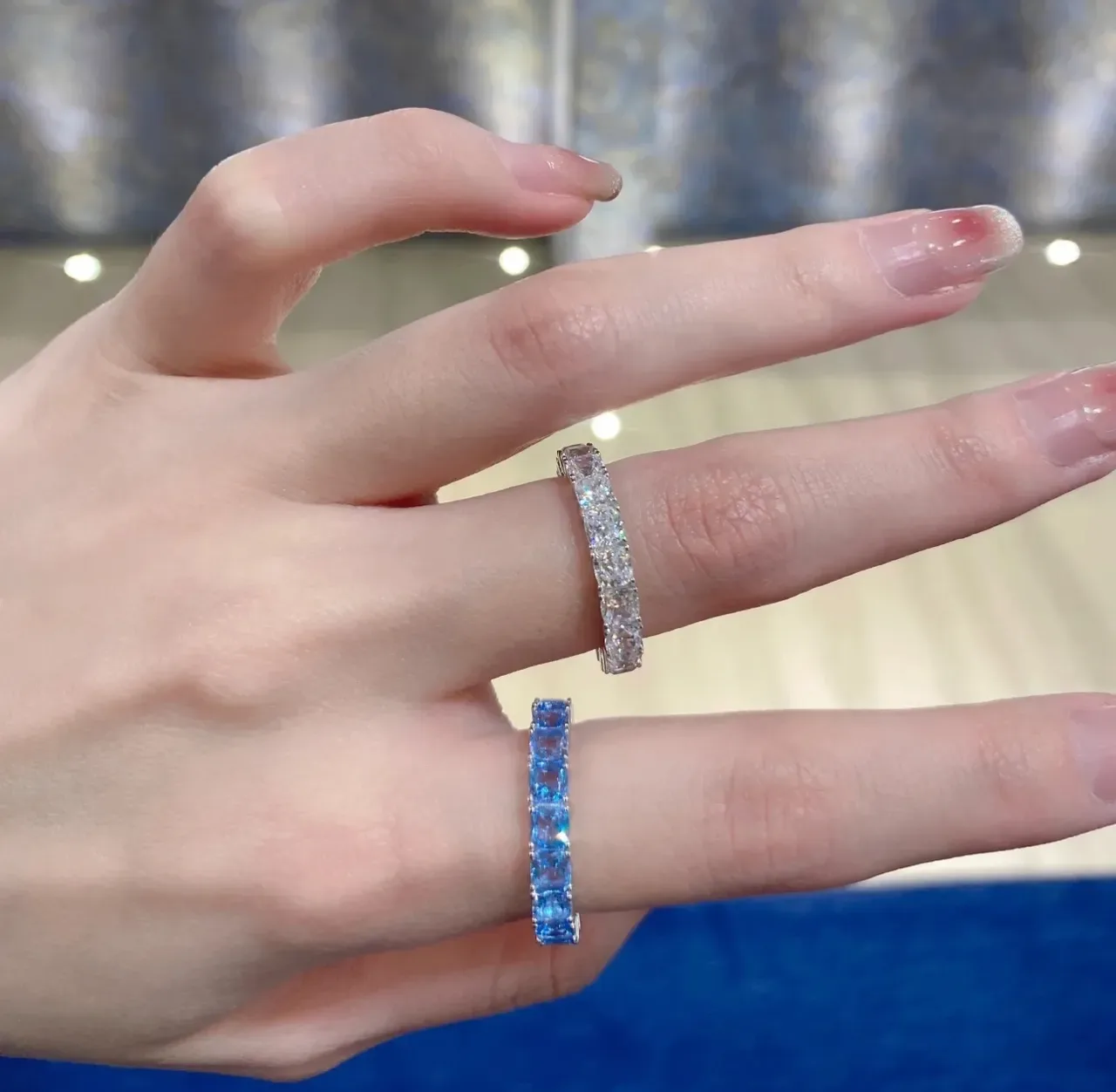 Tiffany & Co. এটারনিটি রিং নেভি সিলভার ব্যান্ড শেয়ার্ড-প্রং সেটিং 2