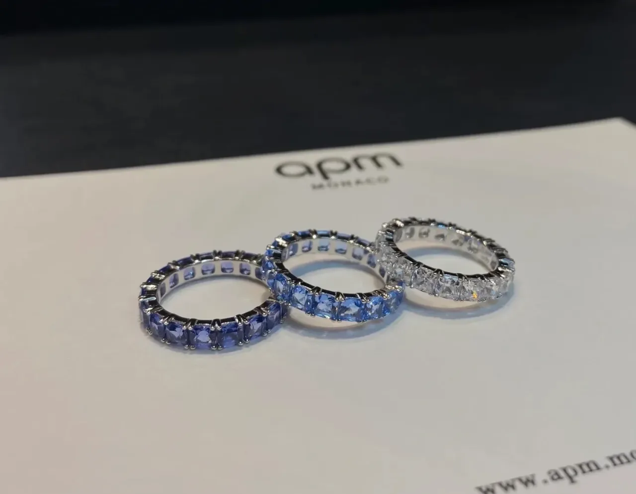 Tiffany & Co. এটারনিটি রিং নেভি সিলভার ব্যান্ড শেয়ার্ড-প্রং সেটিং 5
