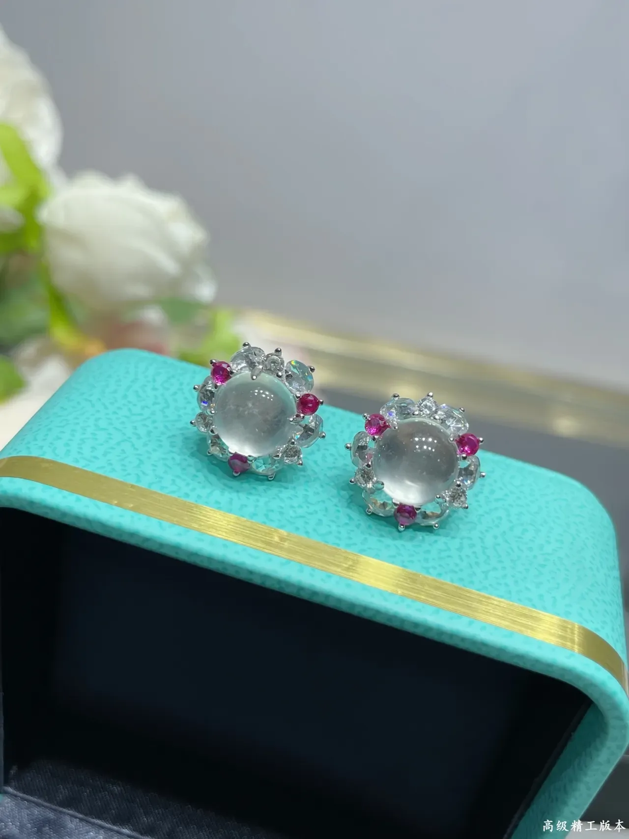 Tiffany & Co. أقراط دراس كابوشون هالو زهري 6
