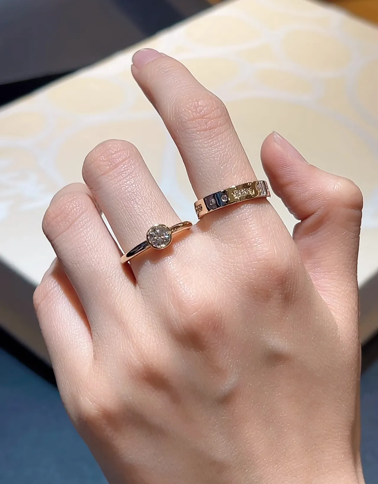 Tiffany & Co. 金色 海军 圆形切割 宝石 独戒 3