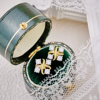 Tiffany & Co. गोल्ड व्हाइट X-शेप मोटिफ चार राउंड स्टोन्स ईयररिंग्स