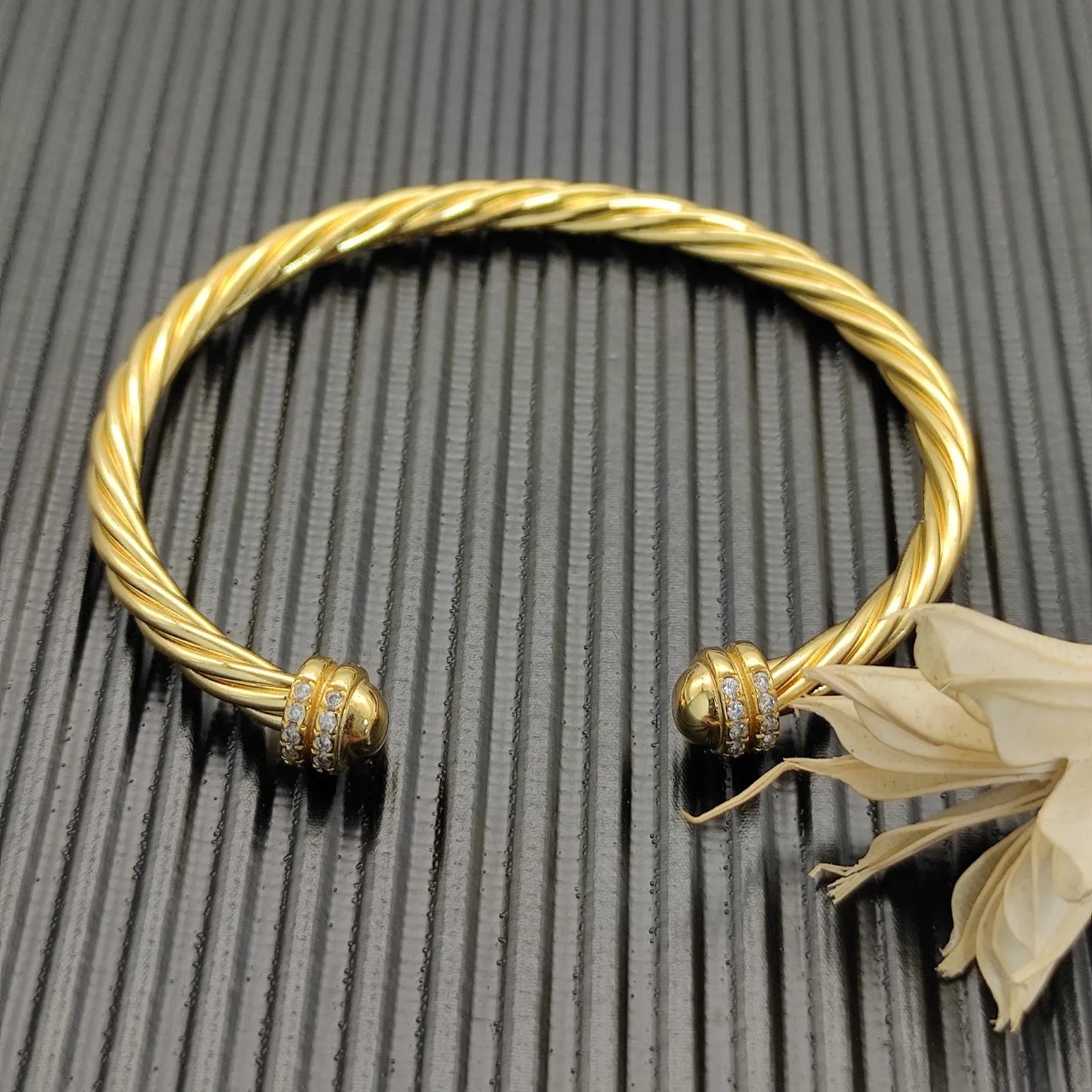 Tiffany & Co. HardWear Cable Pavé डायमंड ब्रेसलेट 3