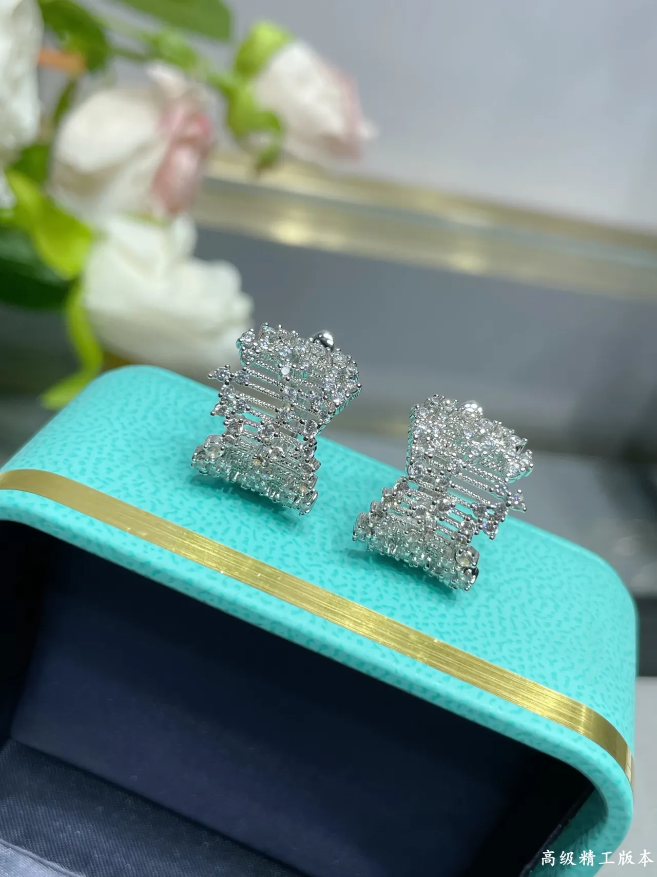 Tiffany & Co. Aretes de diamantes pavé-set con malla geométrica azul plateado 8