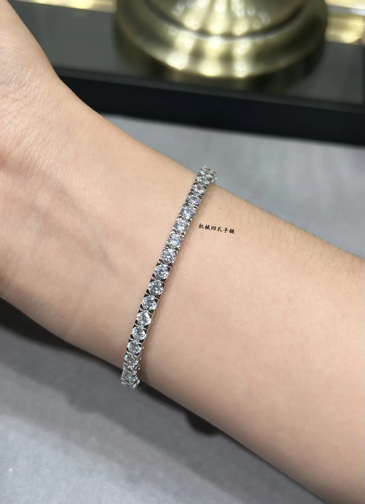 Tiffany & Co. 网球手链 银白色 镶嵌圆形钻石 刚性手镯 3
