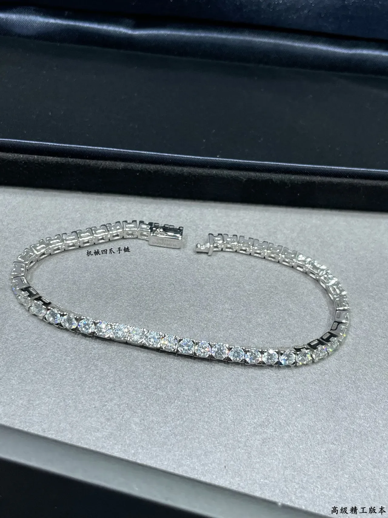 Tiffany & Co. 网球手链 银白色 镶嵌圆形钻石 刚性手镯 4