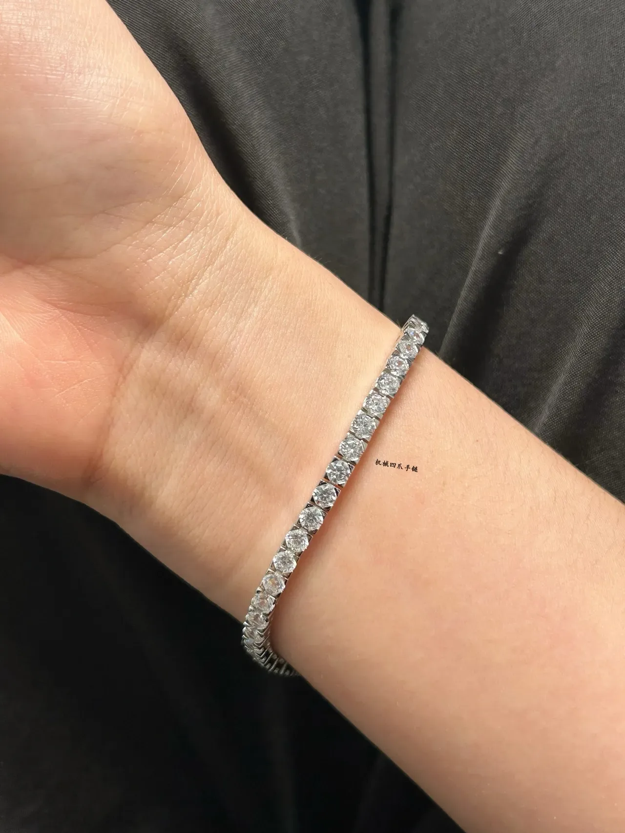 Tiffany & Co. 网球手链 银白色 镶嵌圆形钻石 刚性手镯 9