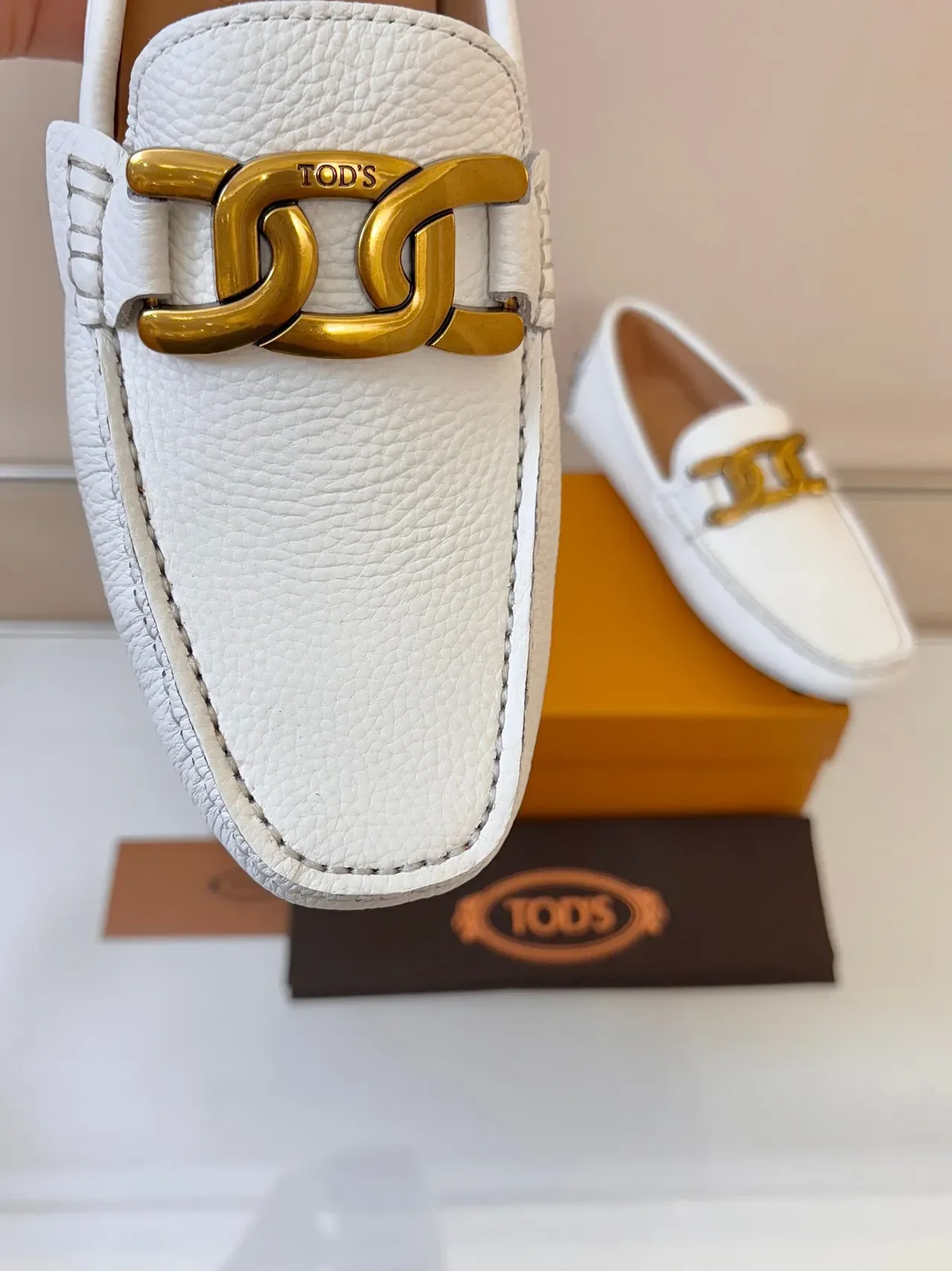 Tod's Double T सफेद दबी हुई चमड़ी लोफर 3
