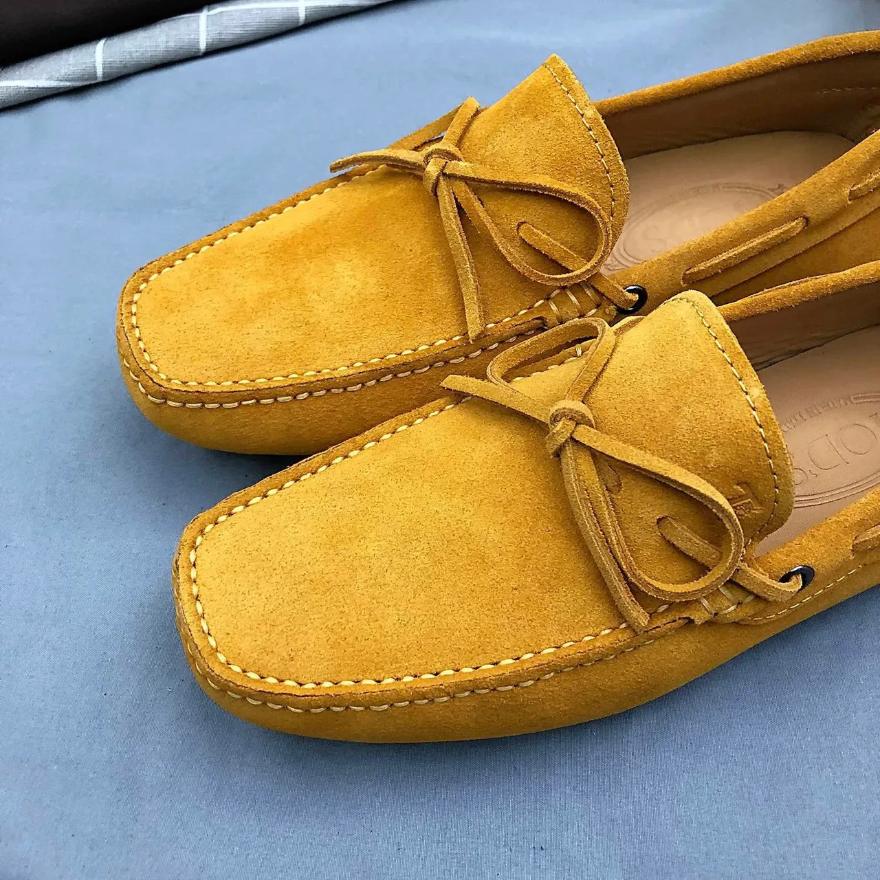 Tod's 黄色米色麂皮乐福鞋 蝴蝶结 4